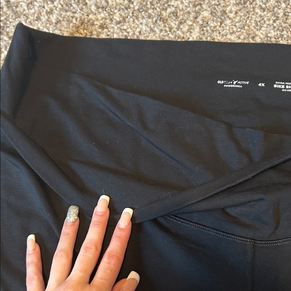 Old Navy Black Women's Biker Shorts - Picture 3 of 5